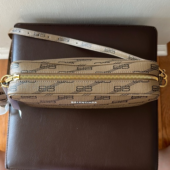 Balenciaga Crossbody (unisex) - Picture 8 of 16
